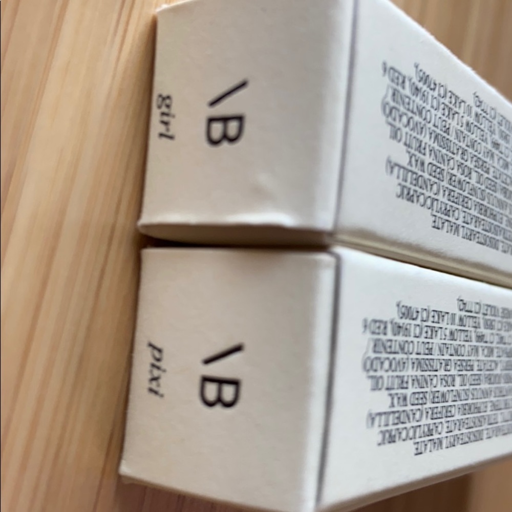 SOLD——Victoria Beckham Makeup Posh Lipsticks!